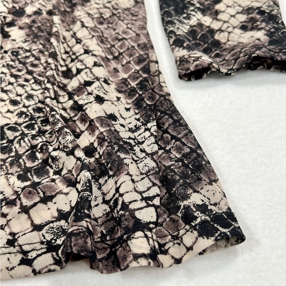 TORRID Animal Print Snakeskin Sheer Lightweight Mesh Babydoll Blouse Size 2X - Picture 6 of 14